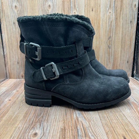 Caterpillar CAT Jory Ankle Boot Black Suede Leather Sherpa Lined Pull On Size 8 - Picture 1 of 8